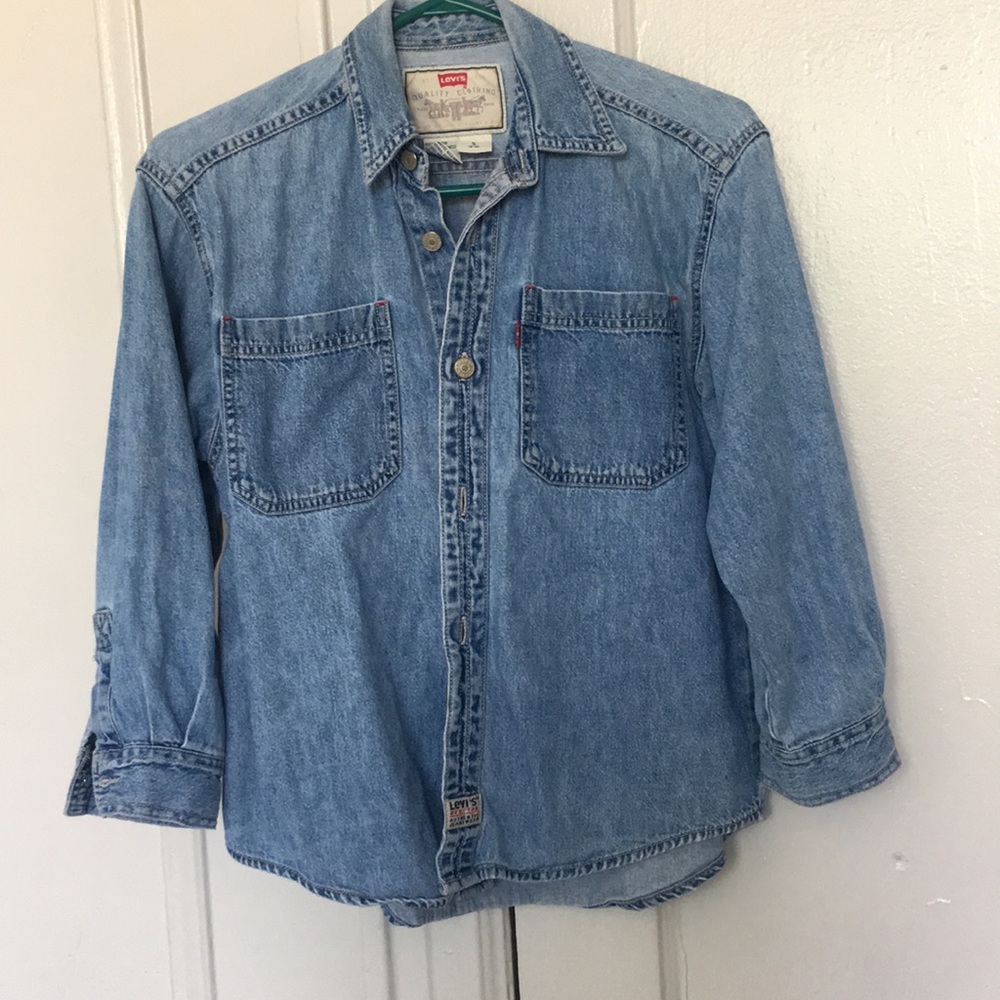 Vintage Levi’s button down denim shirt